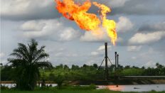 Erdölförderung im Nigerdelta (Bild: IMAGO)