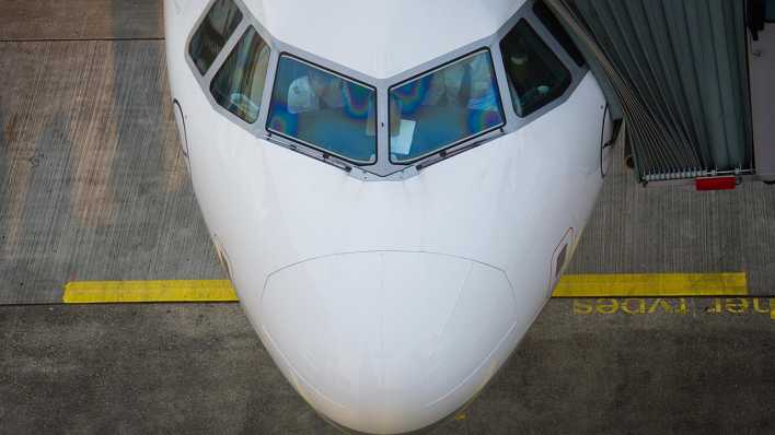 Blick in das Cockpit eines Lufthansa-Airbus A320 (Bild: dpa) Blick in das Cockpit eines Lufthansa-Airbus A320 (Bild: dpa)