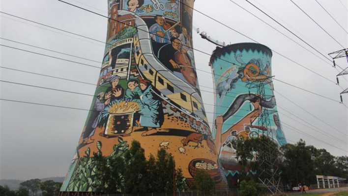 Soweto Kühltürme des Kraftwerks, Foto und Copyright Thomas Prinzler Soweto Kühltürme des Kraftwerks, Foto und Copyright Thomas Prinzler