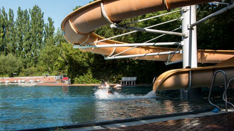 Sommerbad Insulaner - Die Wasser-Rutsche (Bild: Dieter Freiberg)