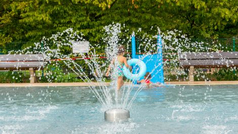Sommerbad Seestraße - Für die Kleinen gibt es ein Nichtschwimmer-Becken mit Rutsche (Bild: Dieter Freiberg)