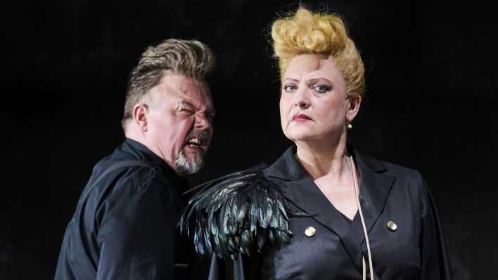 HOT Potsdam: Zähne und Krallen, hier: René Schwittay, Bettina Riebesel; © Thomas M. Jauk