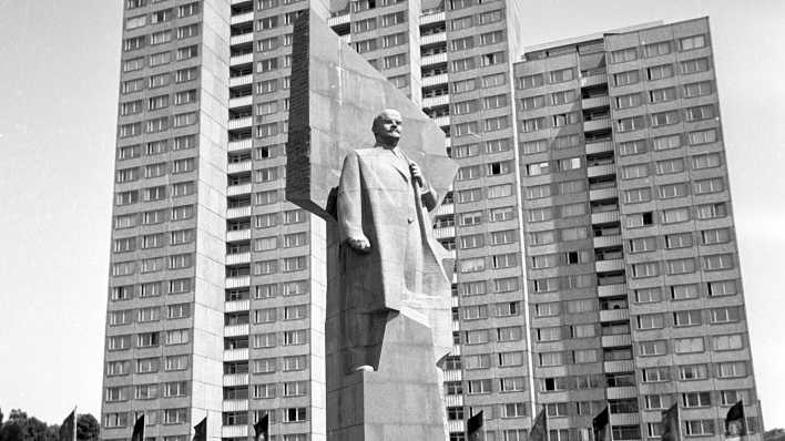 Lenindenkmal am Leninplatz in Berlin (Bild: imago/Marco Bertram)