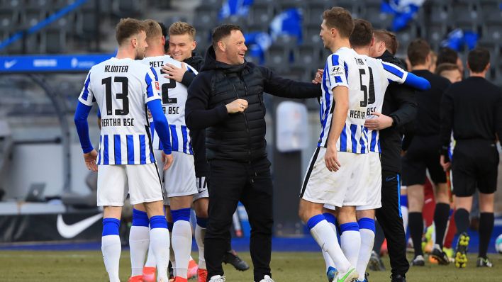 Hertha nach dem Sieg gegen Leverkusen (imago images/Engler)