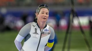 Die Eisschnellläuferin Claudia Pechstein auf dem Eis (Bild: IMAGO/Pro Shots)