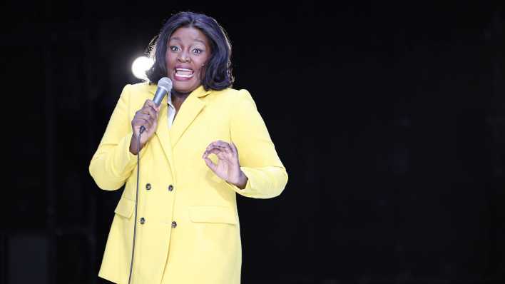 Mercy Dorcas Otieno - Prima Facie von Suzie Miller aus dem Englischen von Anne Rabe, Regie: Andras Dömötör, Bühne und Kostüme: MoÃra GilliÃ ron, Musik: Tamas Matko, Dramaturgie: Jasmin Maghames. (Quelle: imago images/F. Gaeth)