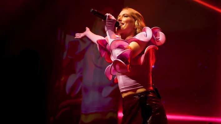 LEA live auf "Tour 2024" in der Berliner Max-Schmeling-Halle am 02.09.2024. (Quelle: picture alliance/PIC ONE/Pia Sander-Beuermann)