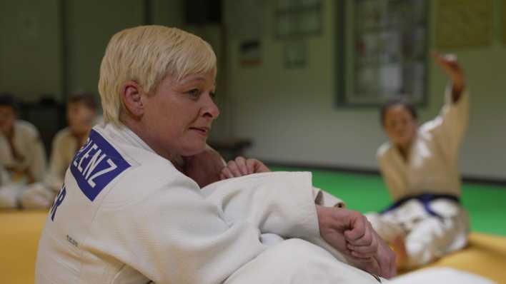 Sabine Glenz in ihren Judo-Dojo (Bild: IMAGO/rbb)