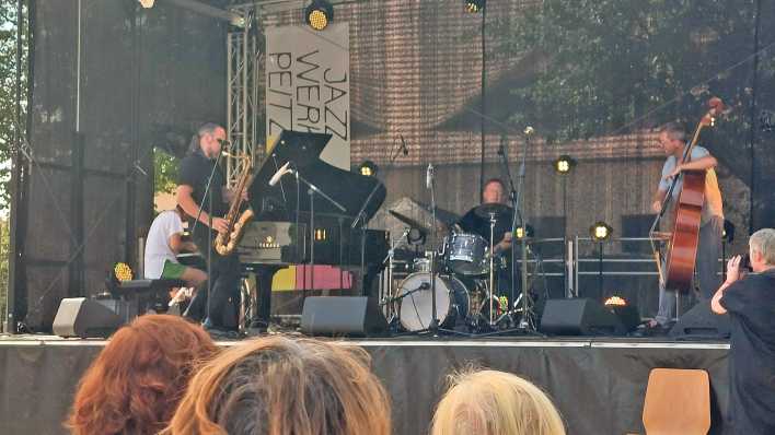 Willi Kellers spielt bei der Jazzwerkstatt in Peitz 2024 (Foto: rbb/Schomber)
